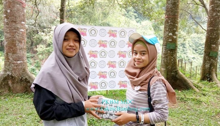 Kegiatan alam curug ciomas PKBM MDC